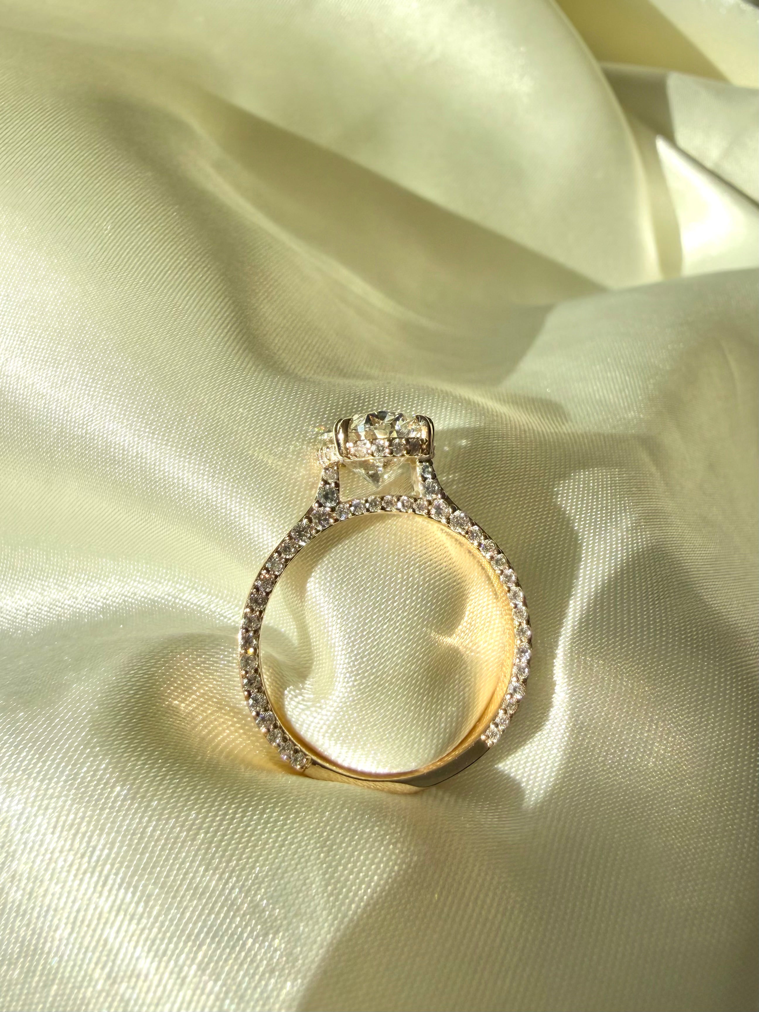 Celine - Oval