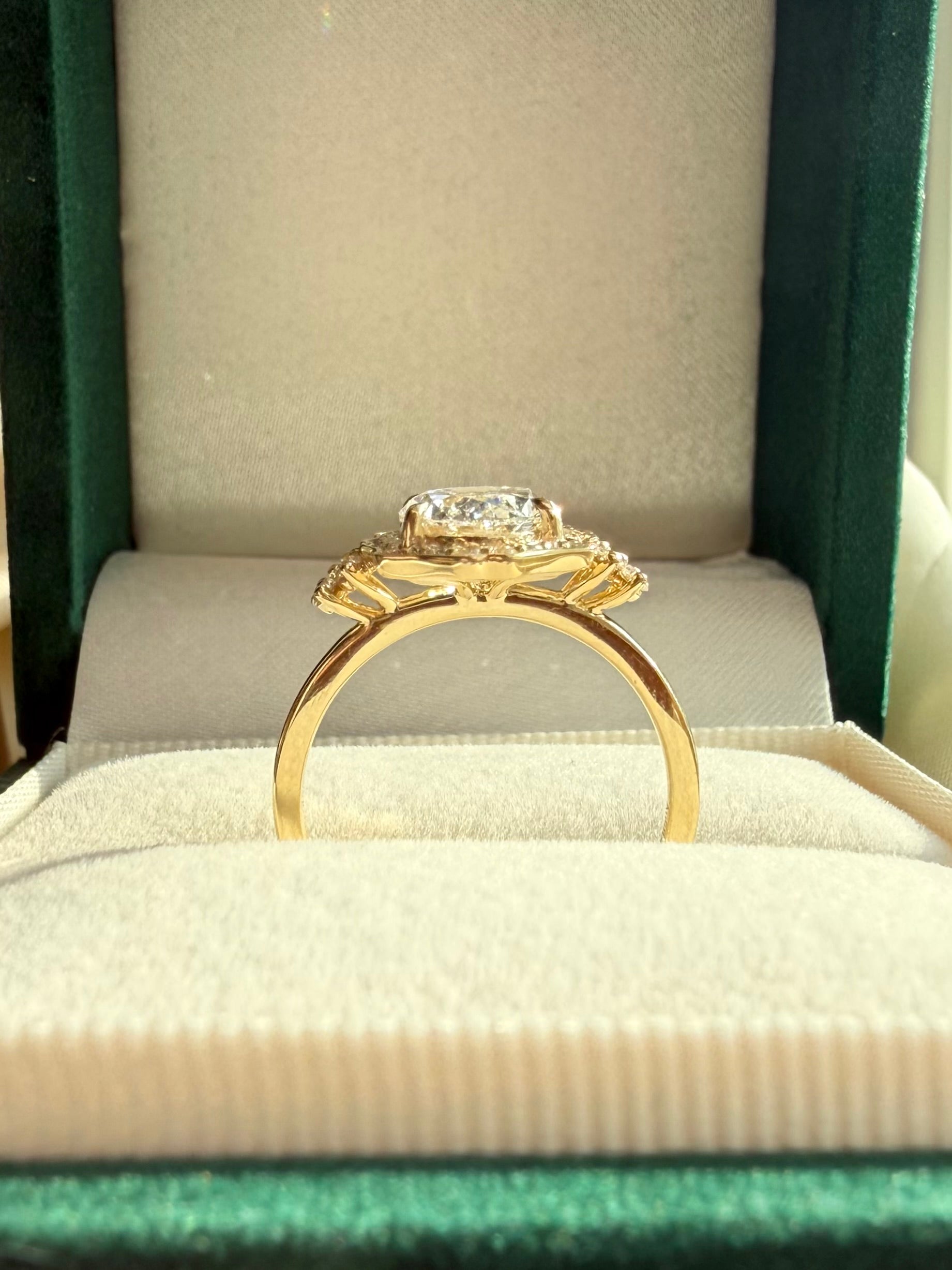 Versailles - 2.06 carat Oval in 14K Yellow Gold
