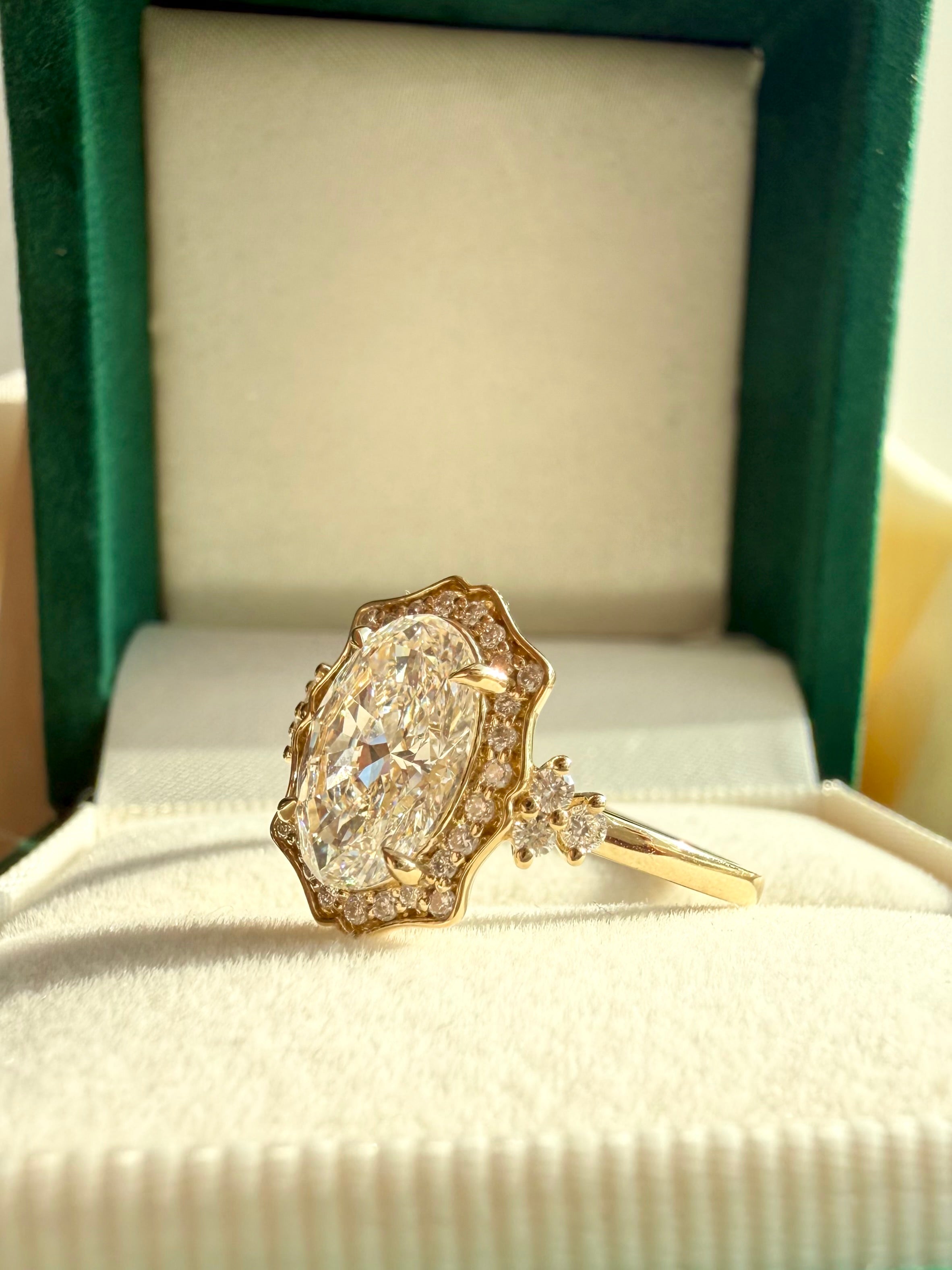 Versailles - 2.06 carat Oval in 14K Yellow Gold