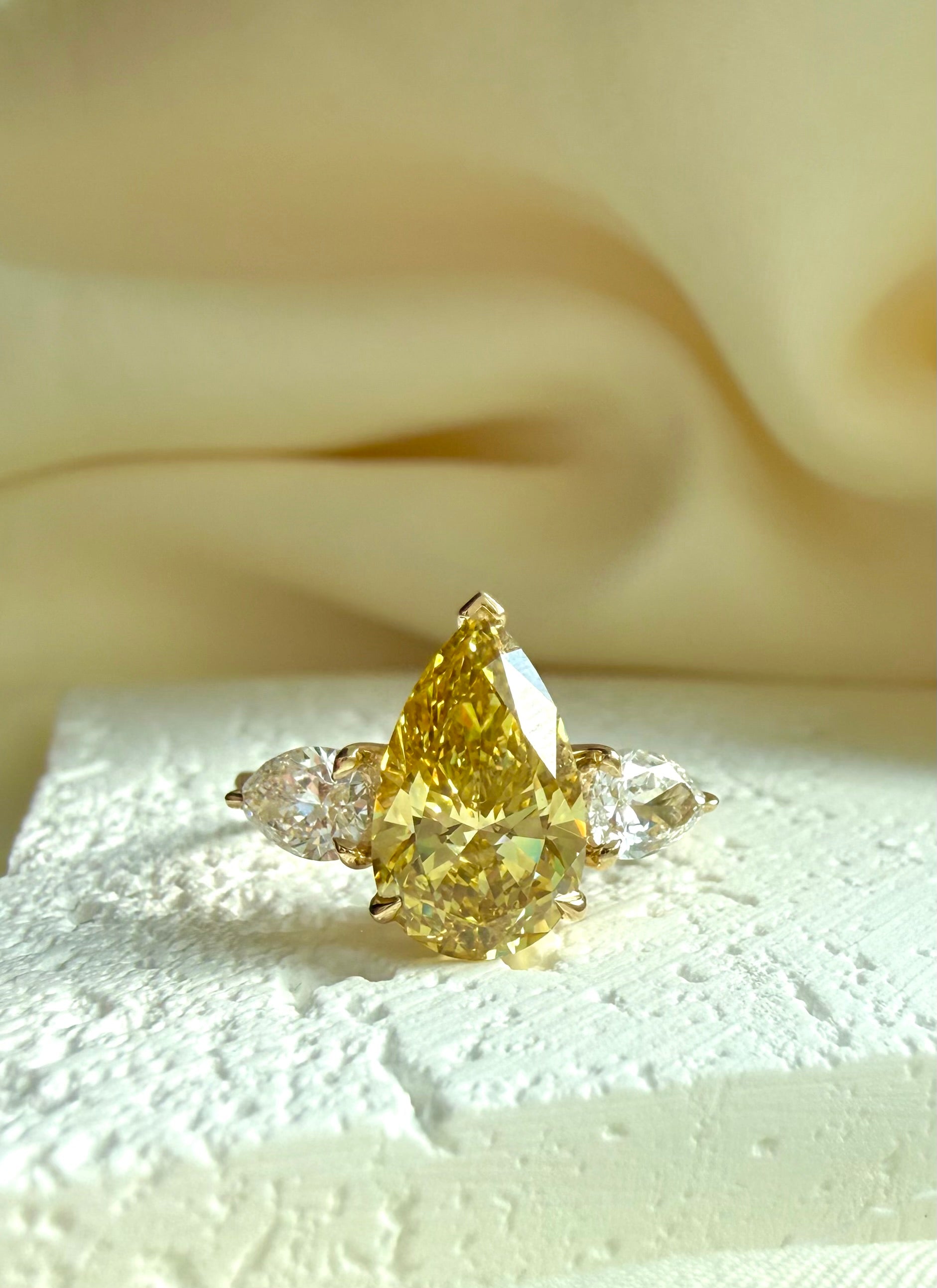 Raven - Pear (Yellow Diamond)