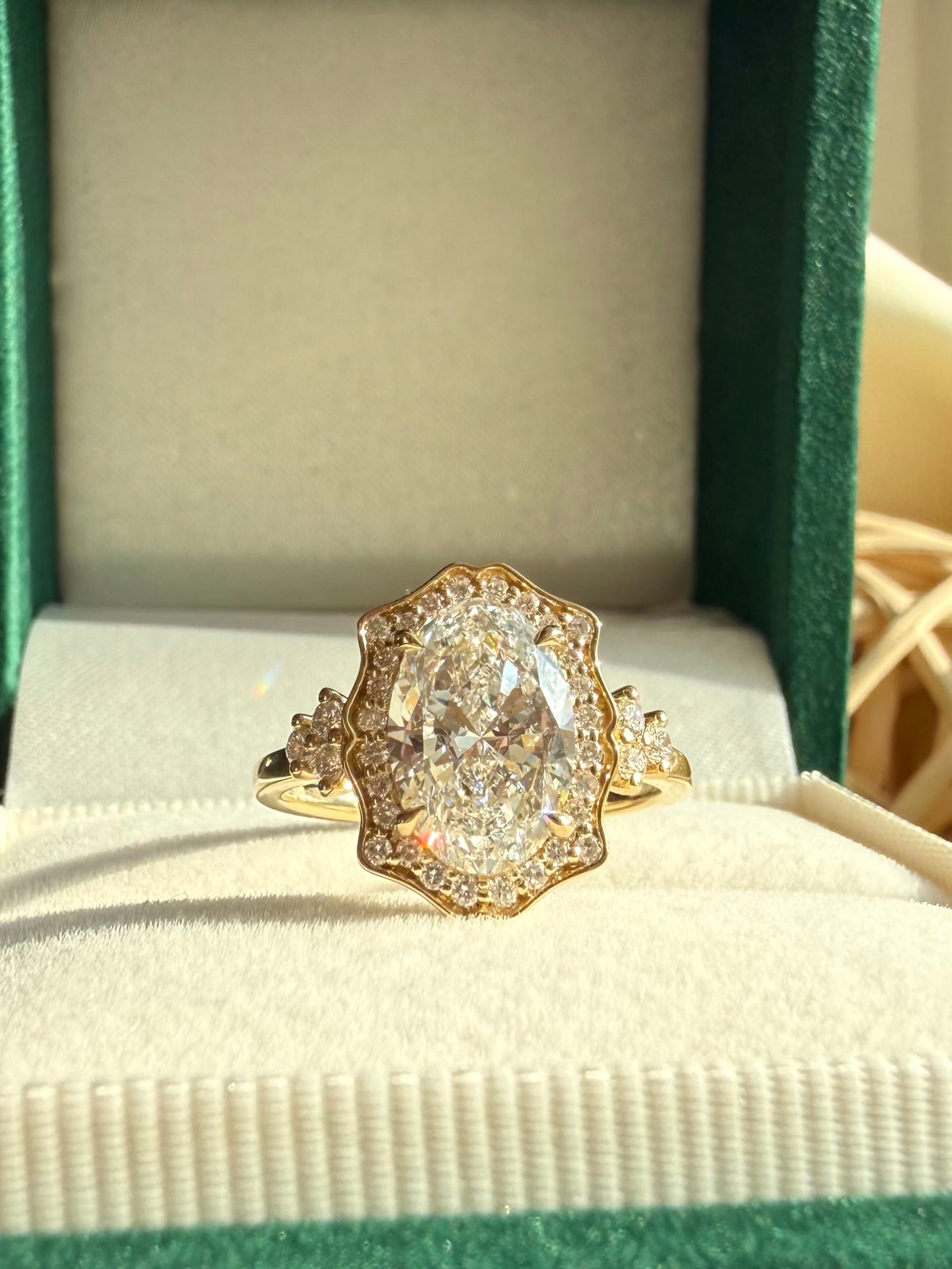 Versailles - 2.06 carat Oval in 14K Yellow Gold