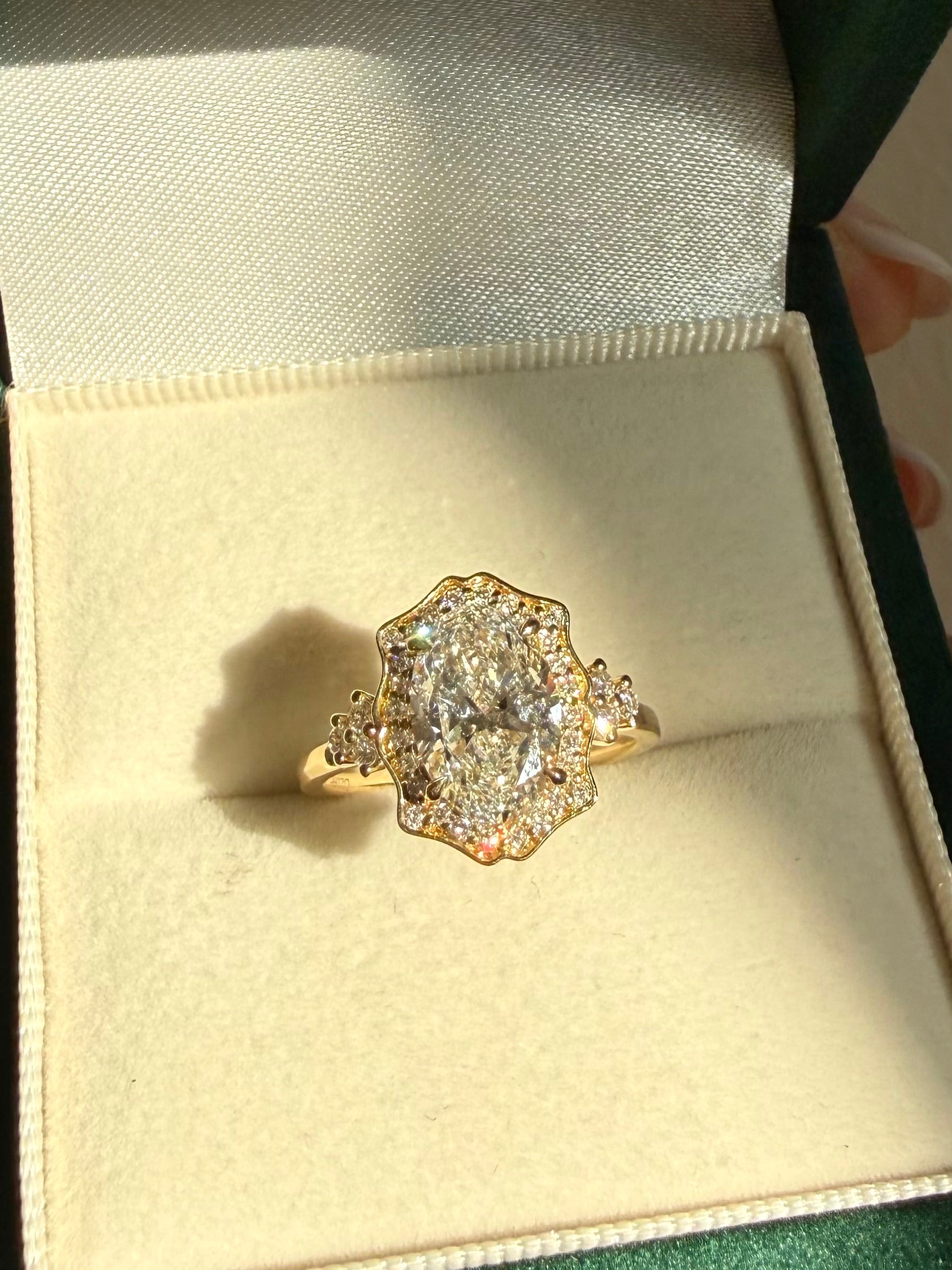 Versailles - 2.06 carat Oval in 14K Yellow Gold