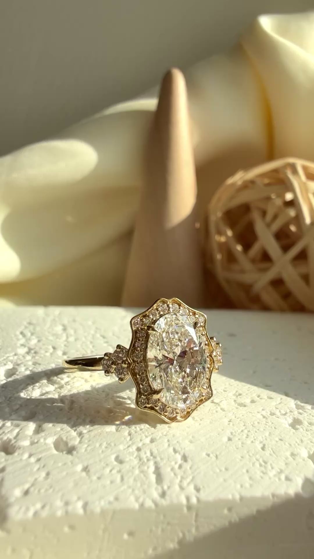 Versailles - 2.06 carat Oval in 14K Yellow Gold